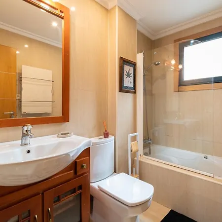 Apartamento ático Céntrico Con Vistas Al Mar *