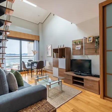 Apartamento ático Céntrico Con Vistas Al Mar *